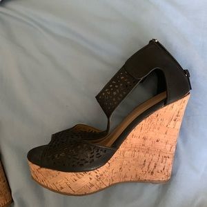 BLACK 5 1/2 SIZE WOMEN’S WEDGES